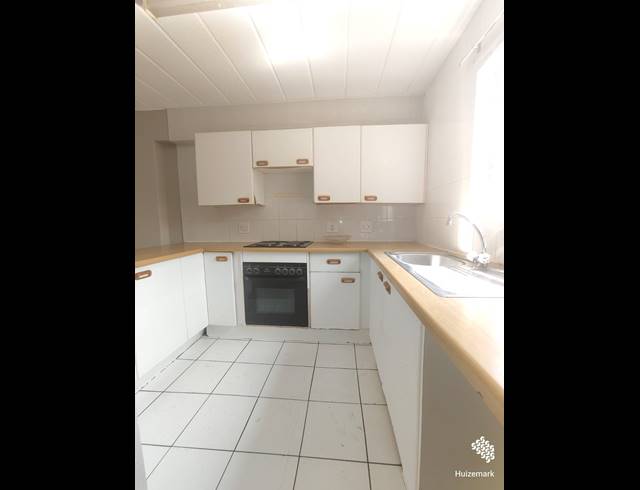 3 BEDROOM TOWNHOUSE FOR SALE IN VANDERBIJLPARK SW 5